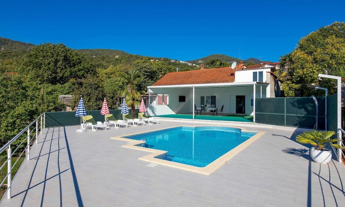 Ika House | Amazing home in Ika with house sea view