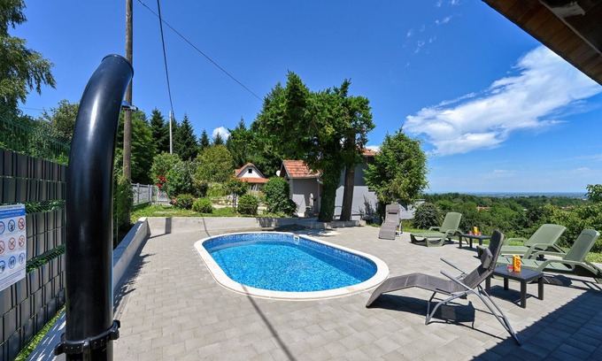 Jalzabet House | Amazing home in Jalzabet with WiFi