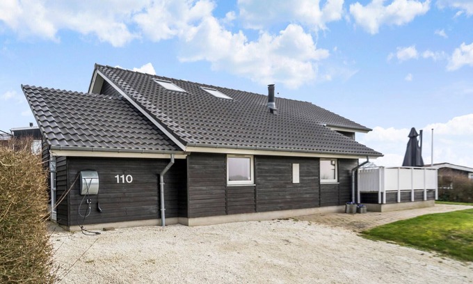Juelsminde House | Amazing home in Juelsminde with kitchen