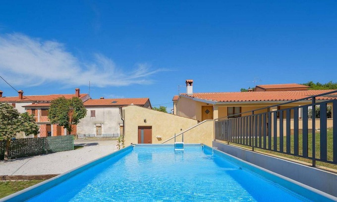 Karojba House | Amazing home in Karojba