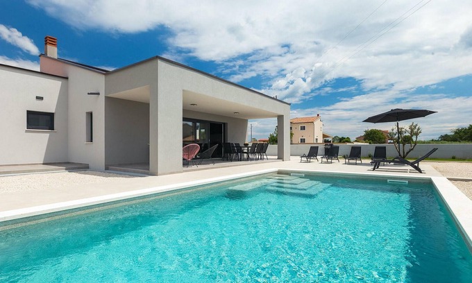 Loborika House | Amazing home in Marcana