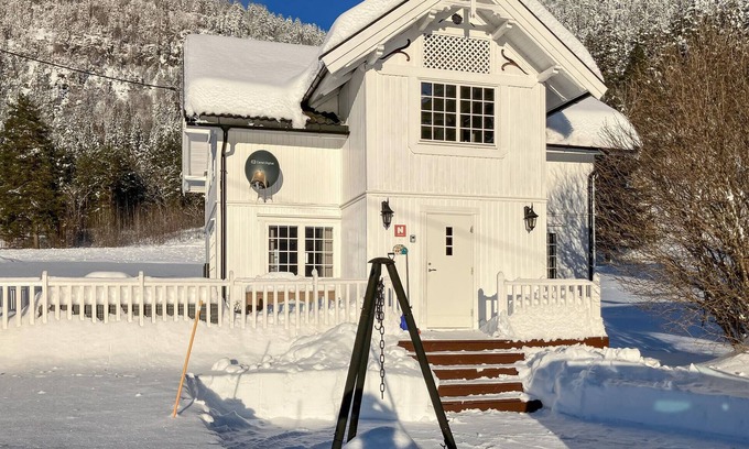 Nome House | Amazing home in Nome with kitchen