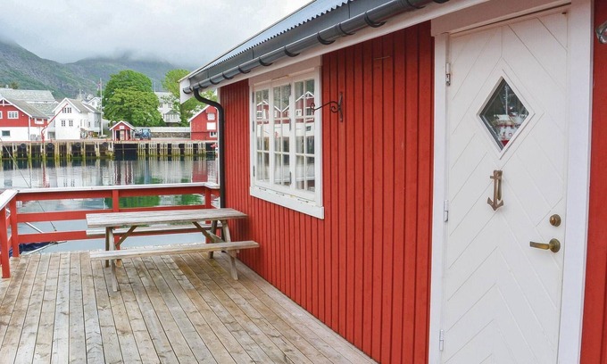 Sørvagen House | Amazing home in Sørvågen with WiFi