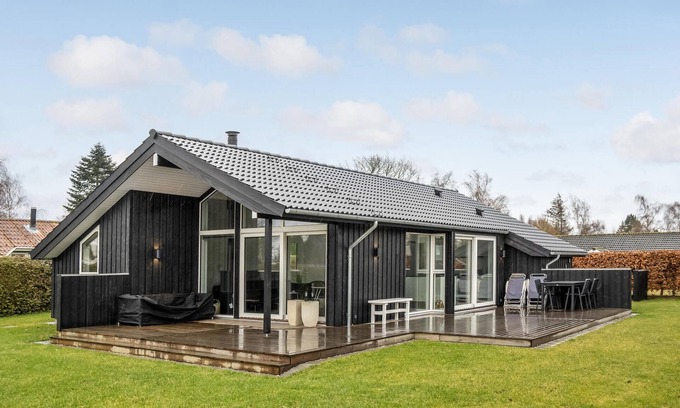Kongsnæs House | Amazing home in Stubbekøbing with WiFi