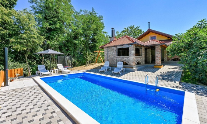 Sveti Ivan Zelina House | Amazing home in Susobreg with WiFi