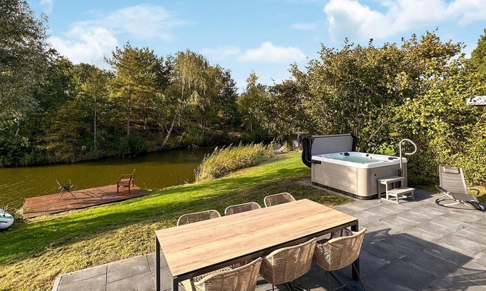 Vlagtwedde House | Amazing home in Vlagtwedde with jacuzzi