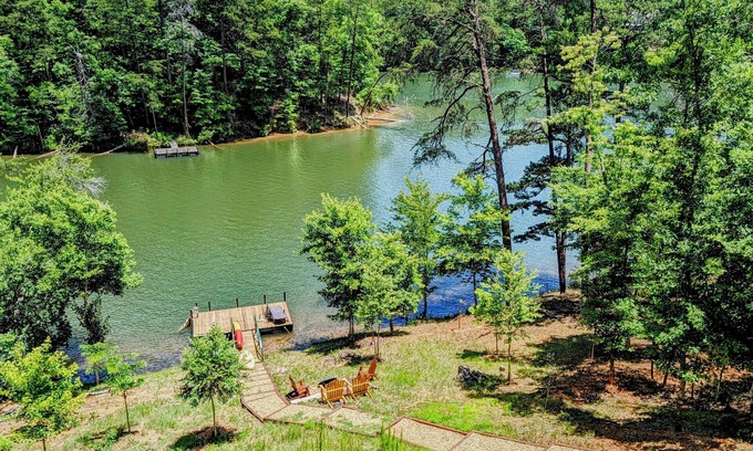 Mill Spring Apartment | Amazing Lake Adger Getaway, Apple Festival Time! Pumpkin Patches, Zip Lining.
