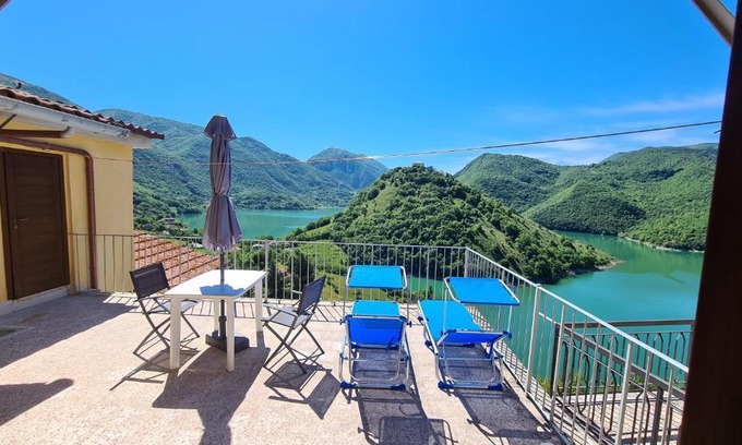 Castel di Tora Apartment | Amazing Lake View
