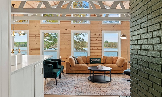 Gober House | Amazing Lakefront Fun, Game Night, Views on Deck