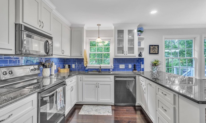 Gainesville House | Amazing Lakefront Home With A Dock