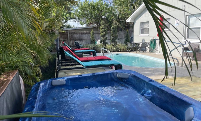 Dunedin House | AMAZING LARGE VACATION HEATED POOL & HOT TUB HOME DUNEDIN CLEARWATER!