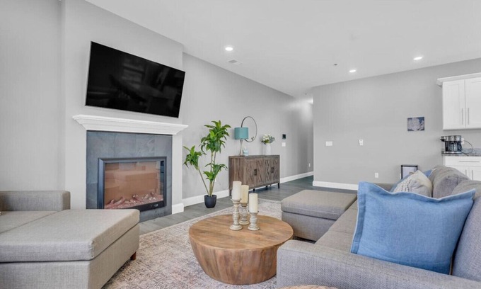 Port Huron Apartment | Amazing Loft overlook Overlooking DT Port Huron!