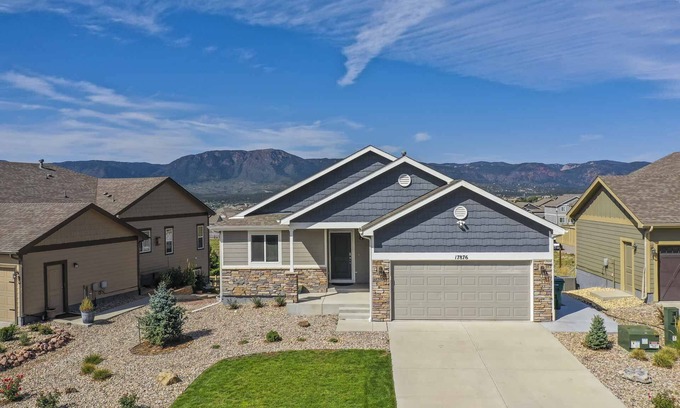 Monument House | Amazing modern home in great location with views of the Front Range mountains and Pikes Peak!