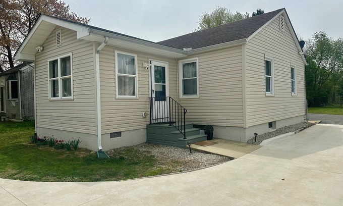 Smyrna House | Amazing Modern house with a full kitchen and parking