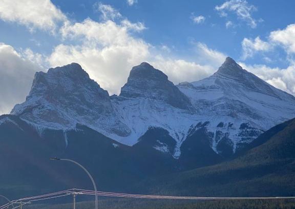 Canmore Apartment | Amazing mountain views 1bd Apartment Canmore Banff