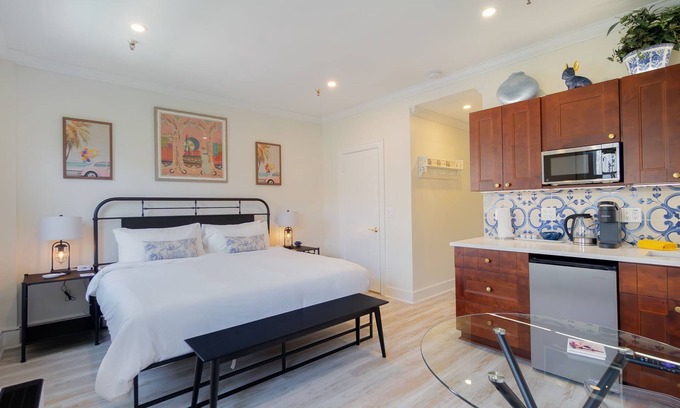 Palm Beach - West Palm Beach Condo | Amazing Palm Beach Island Pool King Wi-Fi A/C Island View Parking Pass