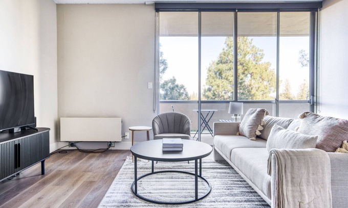 University South Apartment | Amazing Palo Alto 2BR w/Pool & Gym, near FB & Google, by Blueground