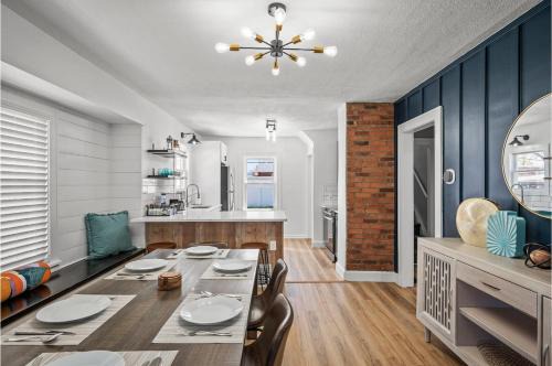 Parma House | Amazing Parma Home King Bed Full Office Room