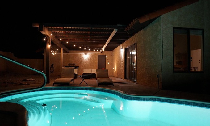Yucca Valley House | Amazing POOL- Southwestern boutique near Joshua tree National Park