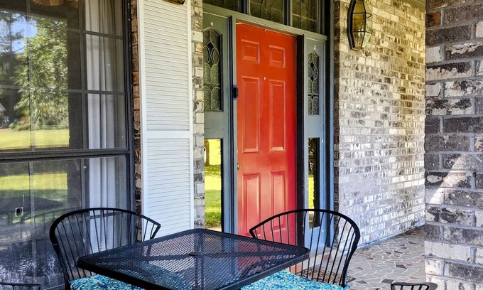 Ruston Apartment | Amazing Queen Suite w/Private Full Bathroom plus we have 3 Add'l rooms available