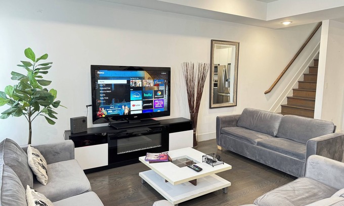 Jersey City Apartment | Amazing rooftop views of NYC+FREE parking+Washer&Dryer