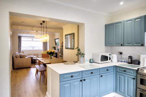 Amble House | Amazing sea views and hot tub