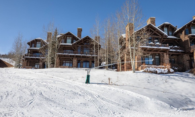 Avon House | Amazing Ski-in/Out 5 Bedroom Home Directly on Slopes. Views!