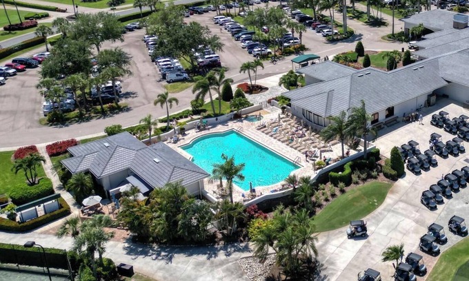Heritage Palms Condo | Amazing Sunsets-Golf Country Club-Pickleball-Pools-Restaurant-Bar and more