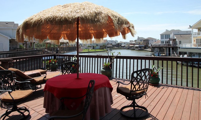 Galveston House | Amazing Tiki House