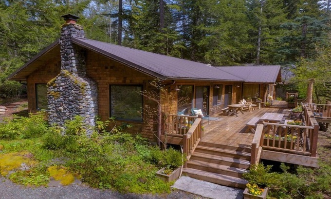 Paradise Estates Cabin | Amazing Two Building Cabin, Sleeps 2-8, Hot Tub