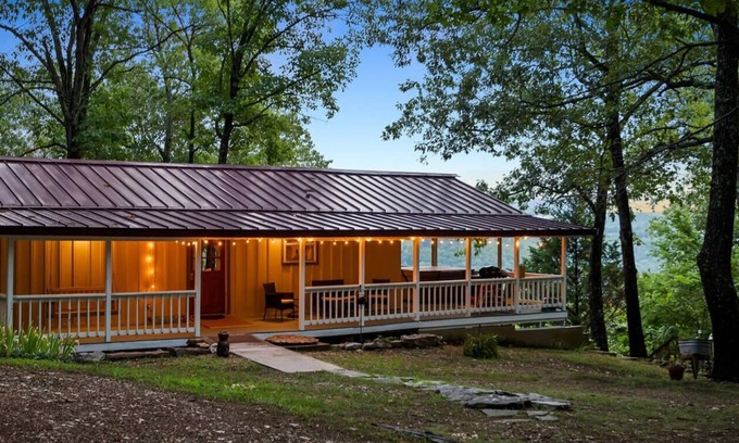 Marble Falls Cottage | Amazing View with hot tub