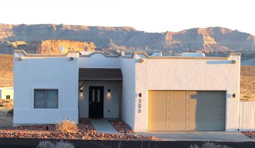 Greenehaven House | Amazing Views and Prime Location