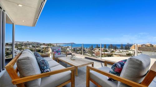 Wamberal House | Amazing Views and Short Walk To Beach