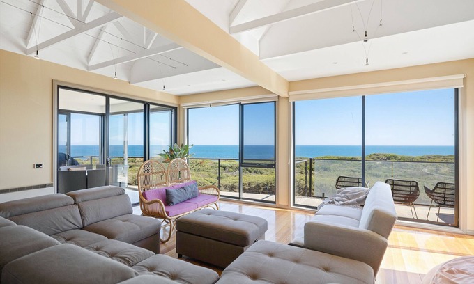 Surf Beach House | Amazing Views by Ready Set Stay