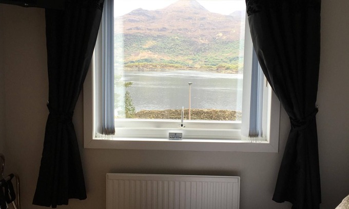 Nostie House | AMAZING VIEWS! Kyle.1 mile to Isle of Skye! En-suite, , quiet area .Sat tv.