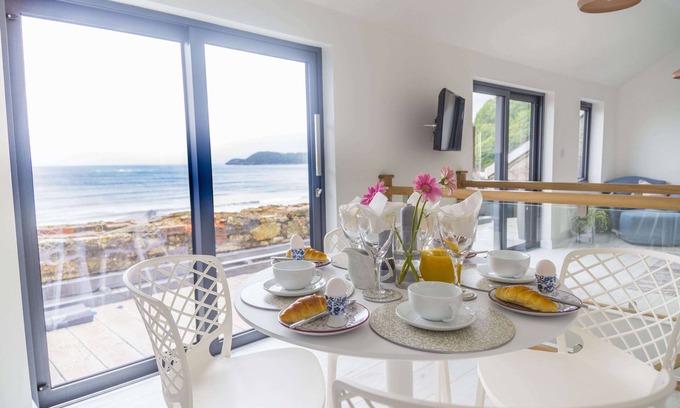 Boscundle House | Amazing views over Beach and the sea.2 bedrooms