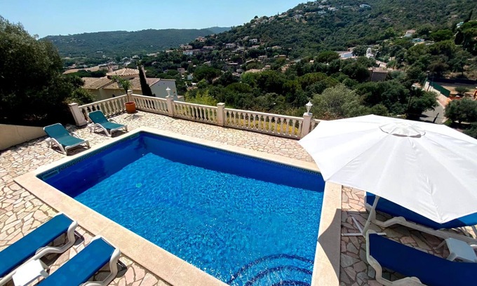 Calonge House | AMAZING VILLA with, chimney, heating, private swimming pool & great views.