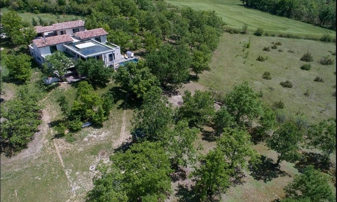 Lalbenque Villa | Amazing Villa with show kitchen, Pool & Lake - Cahors