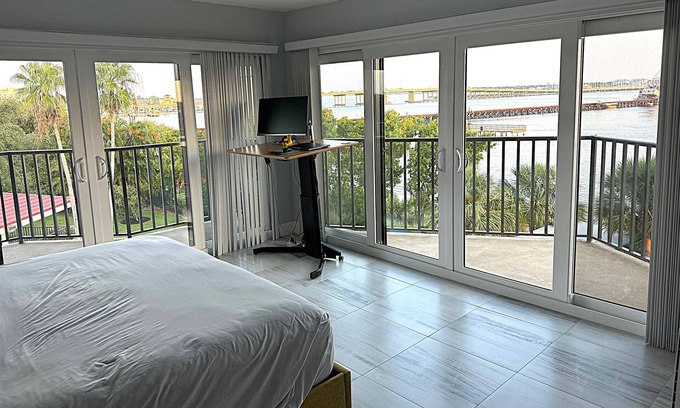 Bradenton Condo | Amazing water/sunset views, luxury 2BR/2BA PENTHOUSE 9 mi from Anna Maria beach.