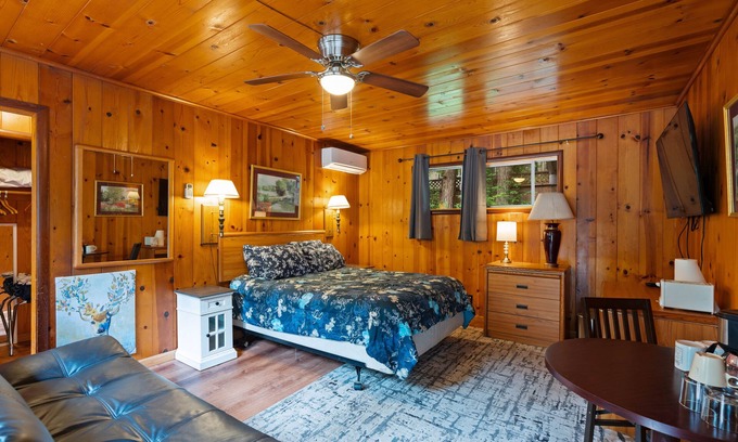 Boulder Creek Hotel | Ameer - room Masoods Lodge