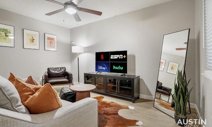Brentwood Apartment | Amenity Heavy Serene Apt in Convenient Location