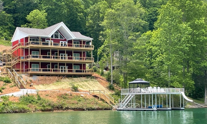 La Follette House | American Freedom; Theater Rm! Enjoy the Fall Colors! Flexible Chk-in & out times