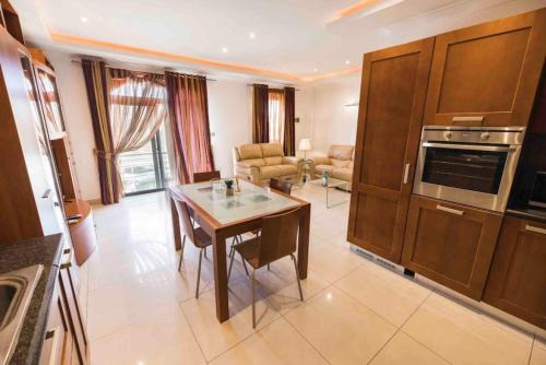 San Tumas Apartment | Amethyst