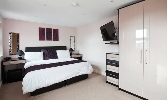 Caister-on-Sea Apartment | Amethyst - Spacious apartment near the Sea