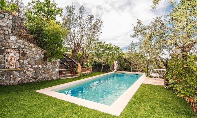 Massa Lubrense Ski Chalet | AMORE RENTALS - Casa Tatano, 4 bedrooms, 3 bathrooms with Private Pool, Sea View, Parking, South Italy