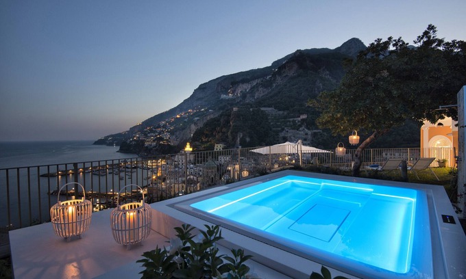 Amalfi Villa | AMORE RENTALS - Palazzo della Storia with Sea View, Jacuzzi, Terraces, Breakfast and Air Conditioning