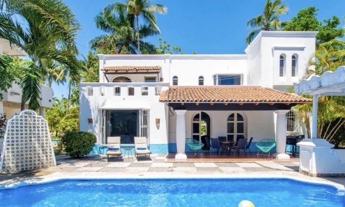 Club Santiago House | Amplia Villa Estilo Mediterráneo en Club Privado en Manzanillo, Colima.