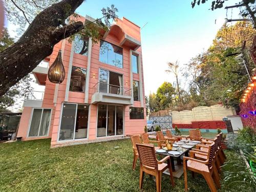 Arsiwalla Villa Villa | Amy Villa Lonavala - 5bhk- 5 mins from lonavala station with private swimming pool
