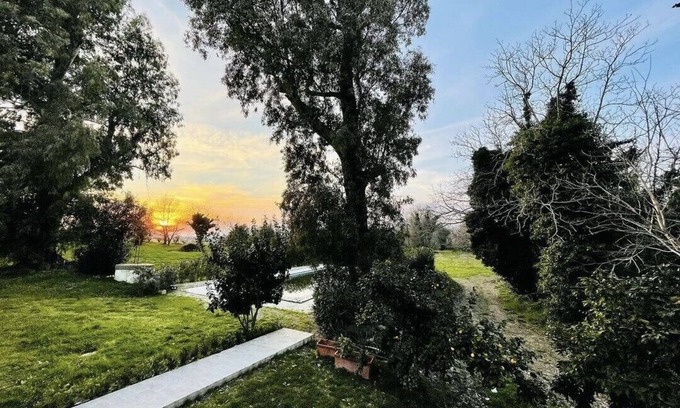Sessa Aurunca House | An 18th century "manger" overlooking an ancient Roman Bridge.