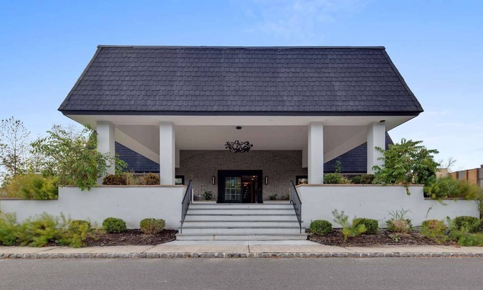 New Providence House | An Elegant Boutique Hotel in New Jersey - The Hub Murray Hill